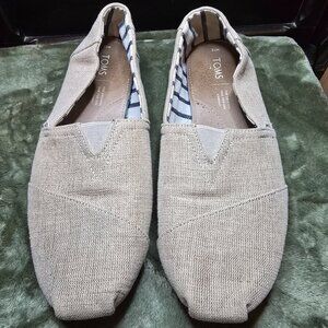 Toms